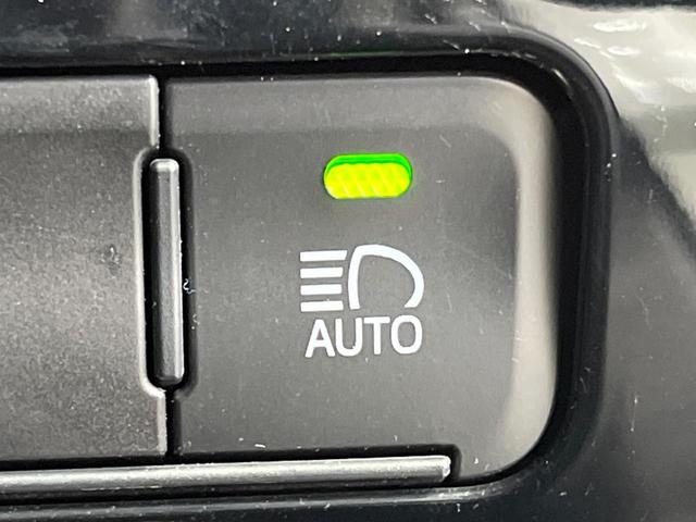 プリウス ＳセーフティプラスＩＩ　禁煙車　純正ＳＤナビ　全周囲カメラ　衝突被害軽減システム　レーダークルーズ　ドラレコ　コーナーセンサー　スマートキー　ＬＥＤヘッド　ビルトインＥＴＣ　純正１７インチアルミ　車線逸脱警報　オートライト（45枚目）