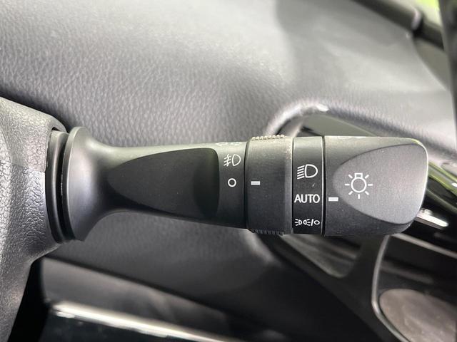 プリウス ＳセーフティプラスＩＩ　禁煙車　純正ＳＤナビ　全周囲カメラ　衝突被害軽減システム　レーダークルーズ　ドラレコ　コーナーセンサー　スマートキー　ＬＥＤヘッド　ビルトインＥＴＣ　純正１７インチアルミ　車線逸脱警報　オートライト（52枚目）