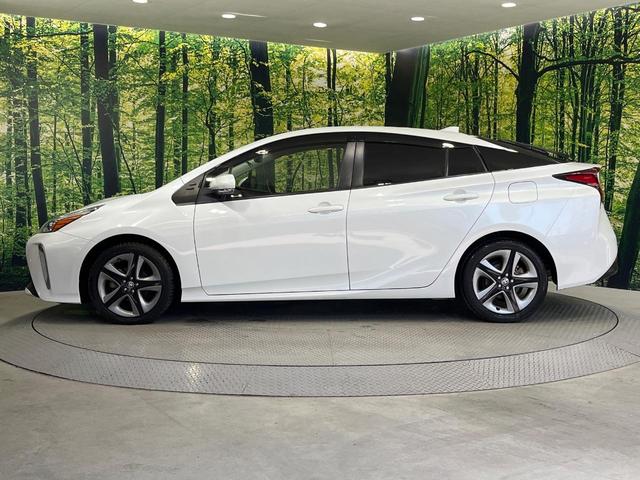 プリウス ＳセーフティプラスＩＩ　禁煙車　純正ＳＤナビ　全周囲カメラ　衝突被害軽減システム　レーダークルーズ　ドラレコ　コーナーセンサー　スマートキー　ＬＥＤヘッド　ビルトインＥＴＣ　純正１７インチアルミ　車線逸脱警報　オートライト（61枚目）