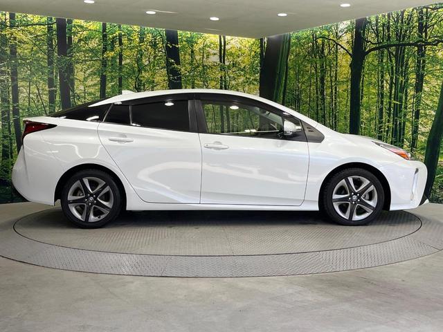 プリウス ＳセーフティプラスＩＩ　禁煙車　純正ＳＤナビ　全周囲カメラ　衝突被害軽減システム　レーダークルーズ　ドラレコ　コーナーセンサー　スマートキー　ＬＥＤヘッド　ビルトインＥＴＣ　純正１７インチアルミ　車線逸脱警報　オートライト（63枚目）