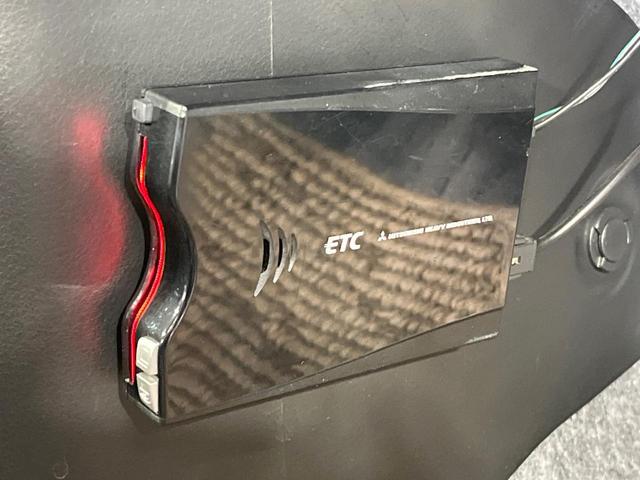 アルト Ｌ　禁煙車　純正ＳＤナビ　シートヒーター　ドライブレコーダー　ＥＴＣ　Ｂｌｕｅｔｏｏｔｈ　ＣＤ　ＤＶＤ再生　フルセグＴＶ　アイドリングストップ　キーレスシステム　横滑り防止機能　ベンチシート（6枚目）