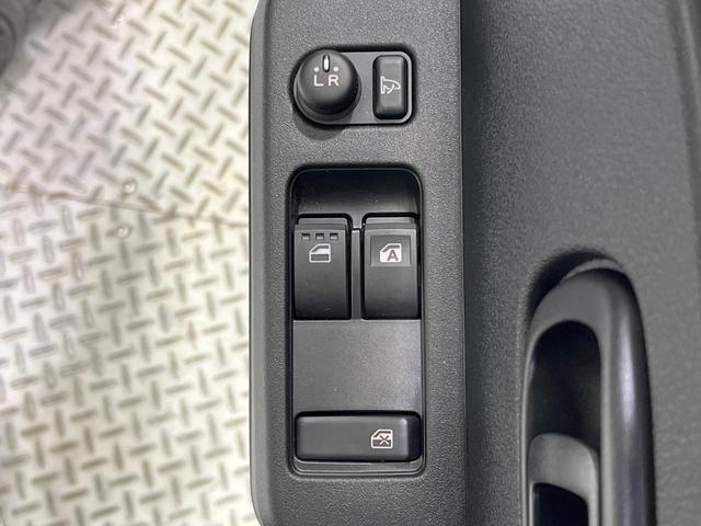 ハイゼットトラック スタンダード　禁煙車　衝突被害軽減システム　コーナーセンサー　スマートキー　車線逸脱警報　オートライト　オートエアコン　パワーウィンドウ　電動格納ミラー　横滑り防止機能　アイドリングストップ　ドアバイザー（7枚目）