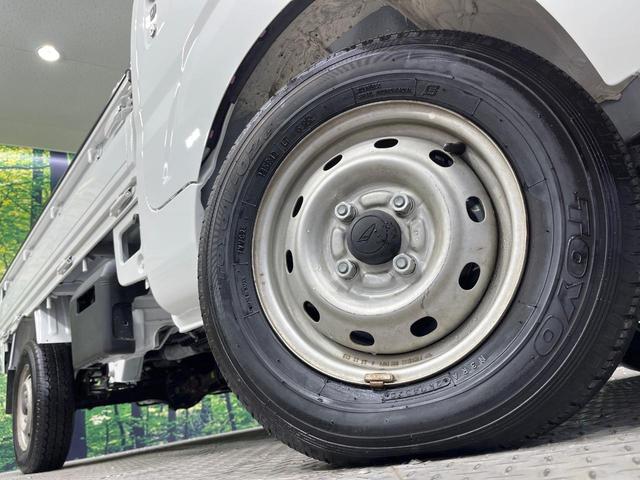 ハイゼットトラック スタンダード　禁煙車　衝突被害軽減システム　コーナーセンサー　スマートキー　車線逸脱警報　オートライト　オートエアコン　パワーウィンドウ　電動格納ミラー　横滑り防止機能　アイドリングストップ　ドアバイザー（13枚目）