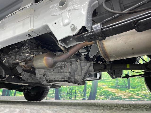 ハイゼットトラック スタンダード　禁煙車　衝突被害軽減システム　コーナーセンサー　スマートキー　車線逸脱警報　オートライト　オートエアコン　パワーウィンドウ　電動格納ミラー　横滑り防止機能　アイドリングストップ　ドアバイザー（21枚目）