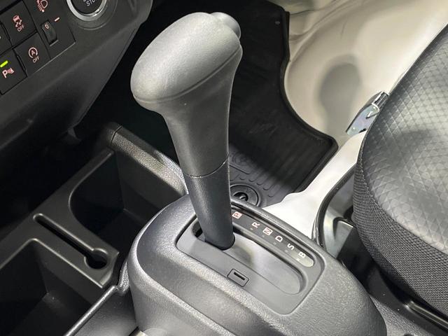 ハイゼットトラック スタンダード　禁煙車　衝突被害軽減システム　コーナーセンサー　スマートキー　車線逸脱警報　オートライト　オートエアコン　パワーウィンドウ　電動格納ミラー　横滑り防止機能　アイドリングストップ　ドアバイザー（30枚目）