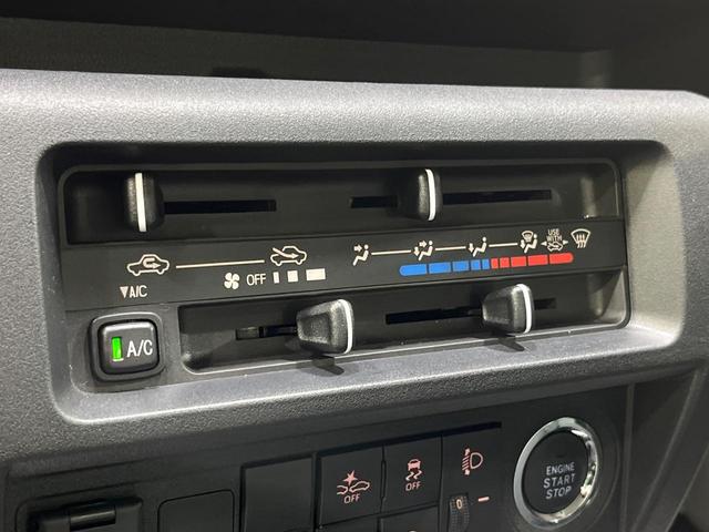 ハイゼットトラック スタンダード　禁煙車　衝突被害軽減システム　コーナーセンサー　スマートキー　車線逸脱警報　オートライト　オートエアコン　パワーウィンドウ　電動格納ミラー　横滑り防止機能　アイドリングストップ　ドアバイザー（32枚目）