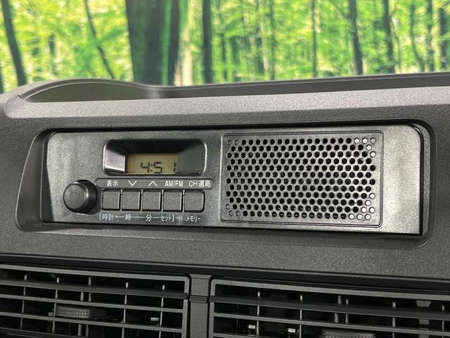 ハイゼットトラック スタンダード　禁煙車　衝突被害軽減システム　コーナーセンサー　スマートキー　車線逸脱警報　オートライト　オートエアコン　パワーウィンドウ　電動格納ミラー　横滑り防止機能　アイドリングストップ　ドアバイザー（43枚目）