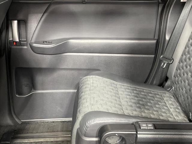 ヴォクシー Ｓ－Ｚ　禁煙車　両側電動ドア　純正１０型ＤＡ　１４型後席モニター　全周囲カメラ　ドラレコ　ＥＴＣ２．０　衝突被害軽減システム　レーダークルーズ　デジタルインナーミラー　電動リアゲート　リアオートエアコン（58枚目）