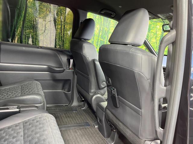 ヴォクシー Ｓ－Ｚ　禁煙車　両側電動ドア　純正１０型ＤＡ　１４型後席モニター　全周囲カメラ　ドラレコ　ＥＴＣ２．０　衝突被害軽減システム　レーダークルーズ　デジタルインナーミラー　電動リアゲート　リアオートエアコン（70枚目）