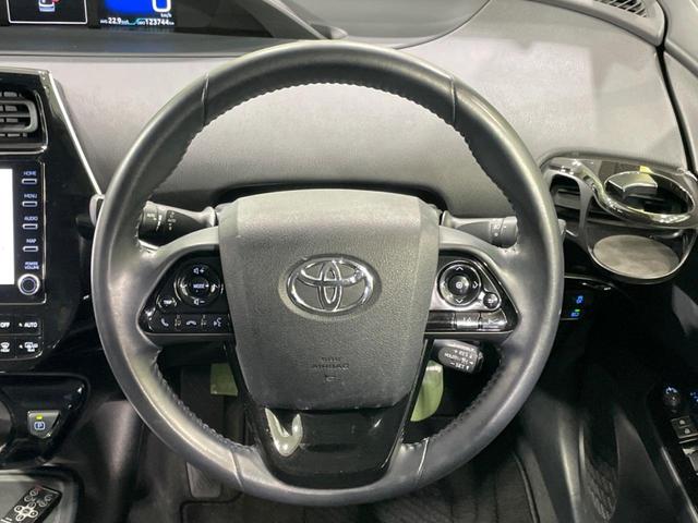 プリウス ＳセーフティプラスＩＩ　禁煙車　純正８型ＤＡ　全周囲カメラ　１００Ｖ電源　衝突被害軽減システム　レーダークルーズ　ドラレコ　コーナーセンサー　ＬＥＤヘッド　デジタルインナーミラ　ＥＴＣ　純正１７インチアルミ　オートハイビーム（11枚目）