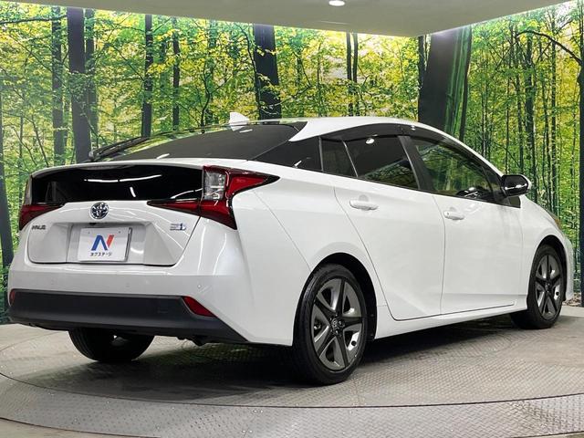 プリウス ＳセーフティプラスＩＩ　禁煙車　純正８型ＤＡ　全周囲カメラ　１００Ｖ電源　衝突被害軽減システム　レーダークルーズ　ドラレコ　コーナーセンサー　ＬＥＤヘッド　デジタルインナーミラ　ＥＴＣ　純正１７インチアルミ　オートハイビーム（17枚目）