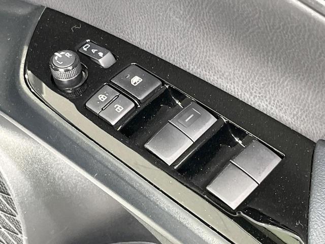 プリウス ＳセーフティプラスＩＩ　禁煙車　純正８型ＤＡ　全周囲カメラ　１００Ｖ電源　衝突被害軽減システム　レーダークルーズ　ドラレコ　コーナーセンサー　ＬＥＤヘッド　デジタルインナーミラ　ＥＴＣ　純正１７インチアルミ　オートハイビーム（21枚目）