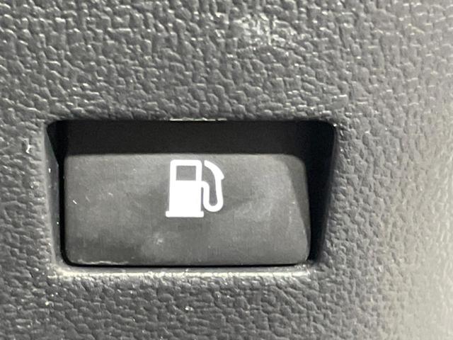 プリウス ＳセーフティプラスＩＩ　禁煙車　純正８型ＤＡ　全周囲カメラ　１００Ｖ電源　衝突被害軽減システム　レーダークルーズ　ドラレコ　コーナーセンサー　ＬＥＤヘッド　デジタルインナーミラ　ＥＴＣ　純正１７インチアルミ　オートハイビーム（24枚目）