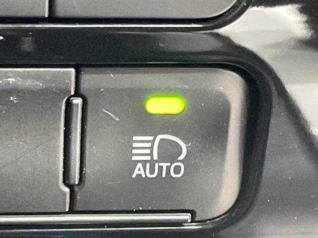 プリウス ＳセーフティプラスＩＩ　禁煙車　純正８型ＤＡ　全周囲カメラ　１００Ｖ電源　衝突被害軽減システム　レーダークルーズ　ドラレコ　コーナーセンサー　ＬＥＤヘッド　デジタルインナーミラ　ＥＴＣ　純正１７インチアルミ　オートハイビーム（25枚目）