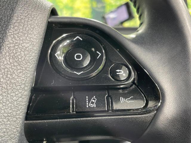 プリウス ＳセーフティプラスＩＩ　禁煙車　純正８型ＤＡ　全周囲カメラ　１００Ｖ電源　衝突被害軽減システム　レーダークルーズ　ドラレコ　コーナーセンサー　ＬＥＤヘッド　デジタルインナーミラ　ＥＴＣ　純正１７インチアルミ　オートハイビーム（28枚目）