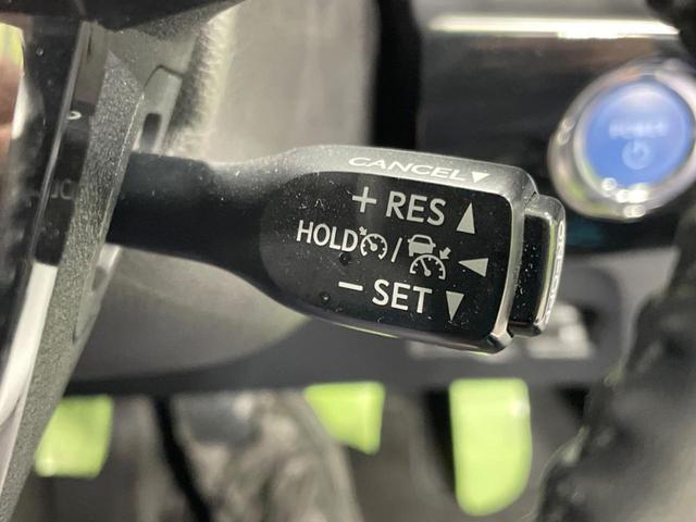プリウス ＳセーフティプラスＩＩ　禁煙車　純正８型ＤＡ　全周囲カメラ　１００Ｖ電源　衝突被害軽減システム　レーダークルーズ　ドラレコ　コーナーセンサー　ＬＥＤヘッド　デジタルインナーミラ　ＥＴＣ　純正１７インチアルミ　オートハイビーム（29枚目）
