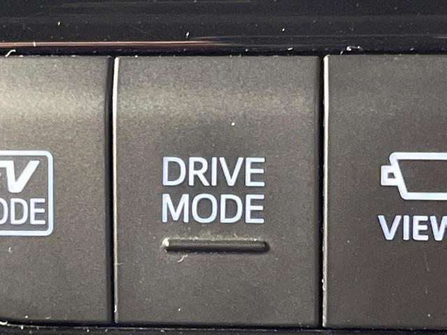 プリウス ＳセーフティプラスＩＩ　禁煙車　純正８型ＤＡ　全周囲カメラ　１００Ｖ電源　衝突被害軽減システム　レーダークルーズ　ドラレコ　コーナーセンサー　ＬＥＤヘッド　デジタルインナーミラ　ＥＴＣ　純正１７インチアルミ　オートハイビーム（40枚目）