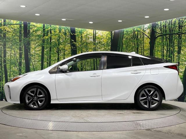 プリウス ＳセーフティプラスＩＩ　禁煙車　純正８型ＤＡ　全周囲カメラ　１００Ｖ電源　衝突被害軽減システム　レーダークルーズ　ドラレコ　コーナーセンサー　ＬＥＤヘッド　デジタルインナーミラ　ＥＴＣ　純正１７インチアルミ　オートハイビーム（64枚目）