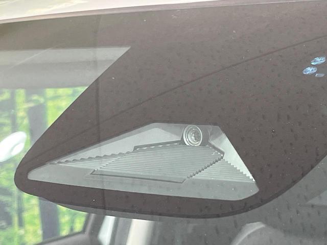 ヴェゼル ｅ：ＨＥＶ　Ｚ　禁煙車　純正９型ナビ　バックカメラ　衝突被害軽減システム　レーダークルーズ　電動リアゲート　ドラレコ　コーナーセンサー　スマートキー　ＬＥＤヘッド　ＥＴＣ２．０　純正１８インチアルミ　オートライト（5枚目）