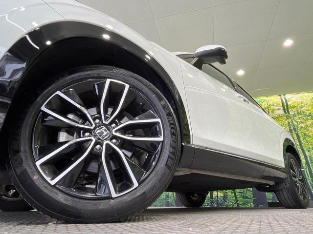 ヴェゼル ｅ：ＨＥＶ　Ｚ　禁煙車　純正９型ナビ　バックカメラ　衝突被害軽減システム　レーダークルーズ　電動リアゲート　ドラレコ　コーナーセンサー　スマートキー　ＬＥＤヘッド　ＥＴＣ２．０　純正１８インチアルミ　オートライト（13枚目）