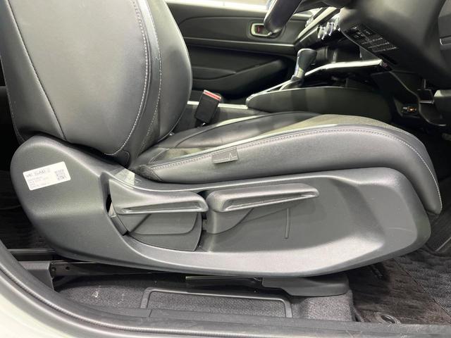 ヴェゼル ｅ：ＨＥＶ　Ｚ　禁煙車　純正９型ナビ　バックカメラ　衝突被害軽減システム　レーダークルーズ　電動リアゲート　ドラレコ　コーナーセンサー　スマートキー　ＬＥＤヘッド　ＥＴＣ２．０　純正１８インチアルミ　オートライト（22枚目）