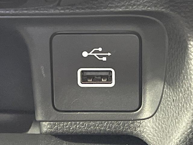 ヴェゼル ｅ：ＨＥＶ　Ｚ　禁煙車　純正９型ナビ　バックカメラ　衝突被害軽減システム　レーダークルーズ　電動リアゲート　ドラレコ　コーナーセンサー　スマートキー　ＬＥＤヘッド　ＥＴＣ２．０　純正１８インチアルミ　オートライト（42枚目）