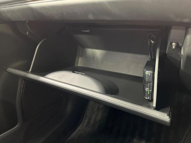 ヴェゼル ｅ：ＨＥＶ　Ｚ　禁煙車　純正９型ナビ　バックカメラ　衝突被害軽減システム　レーダークルーズ　電動リアゲート　ドラレコ　コーナーセンサー　スマートキー　ＬＥＤヘッド　ＥＴＣ２．０　純正１８インチアルミ　オートライト（48枚目）