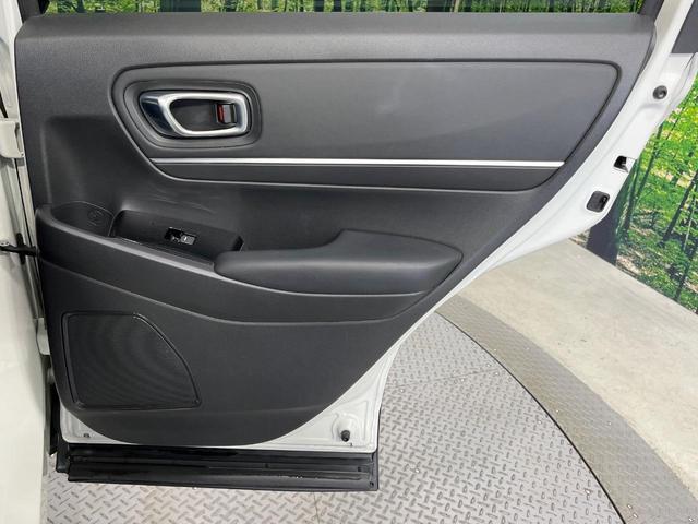 ヴェゼル ｅ：ＨＥＶ　Ｚ　禁煙車　純正９型ナビ　バックカメラ　衝突被害軽減システム　レーダークルーズ　電動リアゲート　ドラレコ　コーナーセンサー　スマートキー　ＬＥＤヘッド　ＥＴＣ２．０　純正１８インチアルミ　オートライト（52枚目）