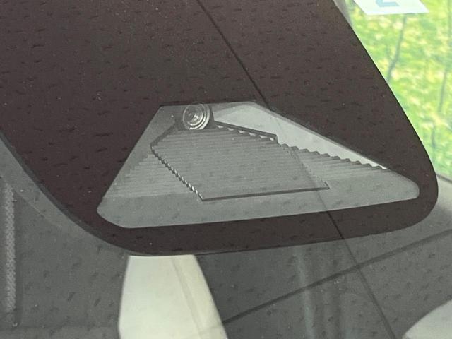 �y�z���_�Z���V���O�z���s���ɑO���̎ԗ�����F�����A�Փ˂������Ȏ��͌x��ƃu���[�L�ŏՓˉ���Ɣ�Q�y�����A�V�X�g�B�����S�Ƀh���C�u�����y���݂��������܂��B