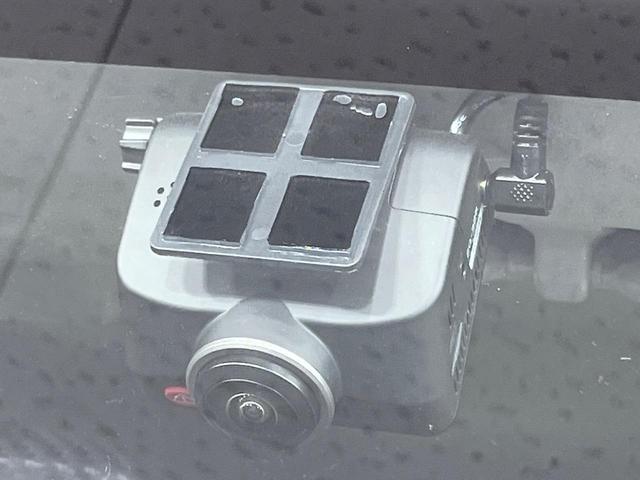 ジムニー ＸＣ　禁煙車　８型ＳＤナビ　バックカメラ　衝突被害軽減システム　ドラレコ　コーナーセンサー　スマートキー　ＬＥＤヘッド　ＥＴＣ　シートヒーター　クルコン　純正１６インチアルミ　車線逸脱警報　オートライト（7枚目）