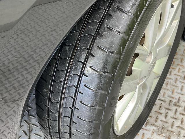 ノート ｅ－パワー　Ｘ　禁煙車　純正ＳＤナビ　全周囲カメラ　衝突被害軽減システム　コーナーセンサー　スマートキー　ＬＥＤヘッドライト　ＥＴＣ　純正ＯＰ１５インチアルミ　オートライト　オートエアコン　Ｂｌｕｅｔｏｏｔｈ　ＣＤ（23枚目）