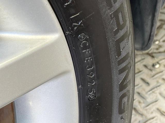 ノート ｅ－パワー　Ｘ　禁煙車　純正ＳＤナビ　全周囲カメラ　衝突被害軽減システム　コーナーセンサー　スマートキー　ＬＥＤヘッドライト　ＥＴＣ　純正ＯＰ１５インチアルミ　オートライト　オートエアコン　Ｂｌｕｅｔｏｏｔｈ　ＣＤ（25枚目）