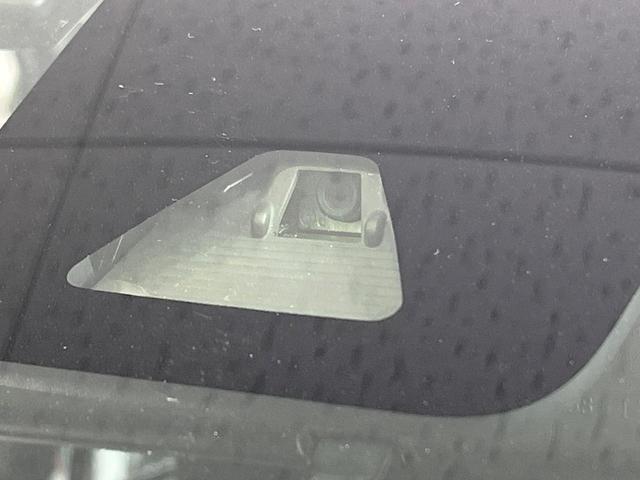 �y�X�}�[�g�A�V�X�g�z���s���ɑO���̎ԗ�����F�����A�Փ˂������Ȏ��͌x��ƃu���[�L�ŏՓˉ���Ɣ�Q�y�����A�V�X�g�B�����S�Ƀh���C�u�����y���݂��������܂��B