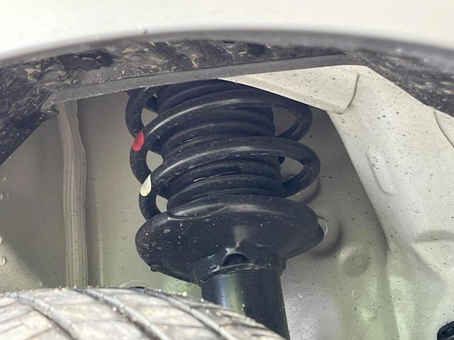 アルトラパン Ｘ　禁煙車　純正ＳＤナビ　衝突被害軽減システム　コーナーセンサー　スマートキー　ＨＩＤヘッド　純正１４インチアルミ　車線逸脱警報　オートライト　オートエアコン　Ｂｌｕｅｔｏｏｔｈ　ＣＤ　ＤＶＤ再生（29枚目）