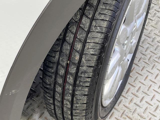 アルトラパン Ｘ　禁煙車　純正ＳＤナビ　衝突被害軽減システム　コーナーセンサー　スマートキー　ＨＩＤヘッド　純正１４インチアルミ　車線逸脱警報　オートライト　オートエアコン　Ｂｌｕｅｔｏｏｔｈ　ＣＤ　ＤＶＤ再生（42枚目）