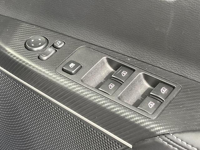 デリカＤ：５ Ｐ　禁煙車　電動サイドステップ　衝突被害軽減システム　純正１０型ナビ　バックカメラ　レーダークルーズ　両側電動スライドドア　パワーシート　前席シートヒーター　パワーバックドア　ＥＴＣ　ドラレコ（22枚目）