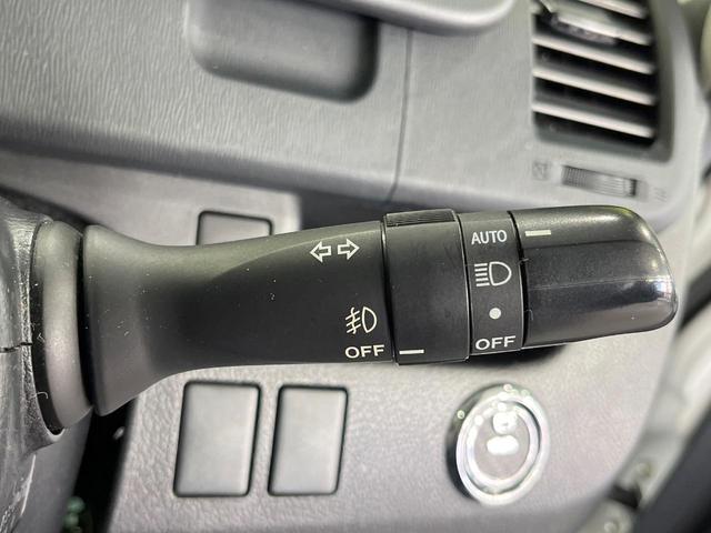 ヴォクシー ZS 煌Z 両側電動ドア 純正SDナビ バックカメラ 禁煙車 ドラレコ スマートキー HIDヘッドライト ビルトインETC オートライト デュアルエアコン Bluetooth CD DVD再生(29枚目)