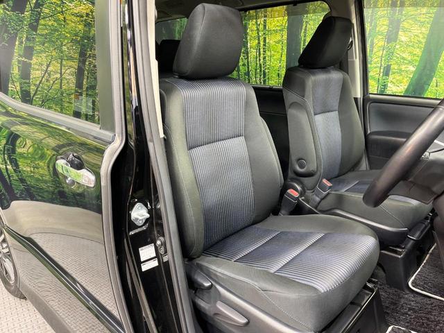ヴォクシー ＺＳ　煌ＩＩ　禁煙車　両側電動ドア　ＳＤナビ　１２型後席モニター　バックカメラ　衝突被害軽減システム　スマートキー　ＬＥＤヘッド　ビルトインＥＴＣ　純正１７インチアルミ　車線逸脱警報　オートライト　デュアルエアコン（8枚目）