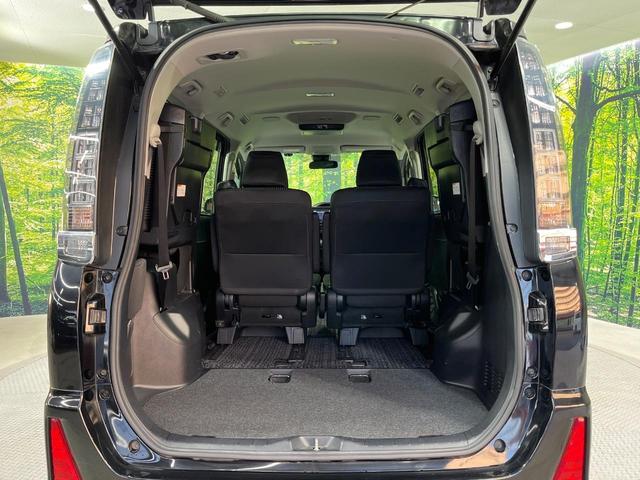 ヴォクシー ＺＳ　煌ＩＩ　禁煙車　両側電動ドア　ＳＤナビ　１２型後席モニター　バックカメラ　衝突被害軽減システム　スマートキー　ＬＥＤヘッド　ビルトインＥＴＣ　純正１７インチアルミ　車線逸脱警報　オートライト　デュアルエアコン（11枚目）