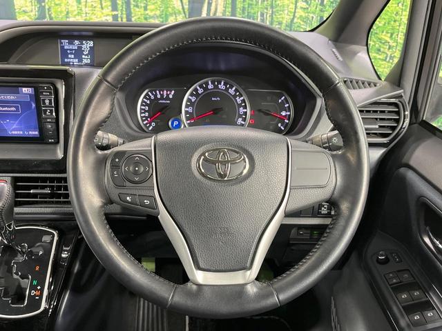 ヴォクシー ＺＳ　煌ＩＩ　禁煙車　両側電動ドア　ＳＤナビ　１２型後席モニター　バックカメラ　衝突被害軽減システム　スマートキー　ＬＥＤヘッド　ビルトインＥＴＣ　純正１７インチアルミ　車線逸脱警報　オートライト　デュアルエアコン（12枚目）