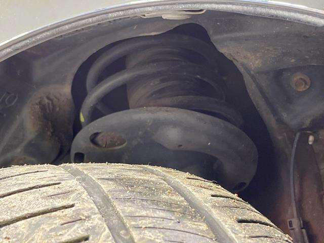 ヴォクシー ＺＳ　煌ＩＩ　禁煙車　両側電動ドア　ＳＤナビ　１２型後席モニター　バックカメラ　衝突被害軽減システム　スマートキー　ＬＥＤヘッド　ビルトインＥＴＣ　純正１７インチアルミ　車線逸脱警報　オートライト　デュアルエアコン（21枚目）