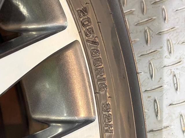 ヴォクシー ＺＳ　煌ＩＩ　禁煙車　両側電動ドア　ＳＤナビ　１２型後席モニター　バックカメラ　衝突被害軽減システム　スマートキー　ＬＥＤヘッド　ビルトインＥＴＣ　純正１７インチアルミ　車線逸脱警報　オートライト　デュアルエアコン（42枚目）