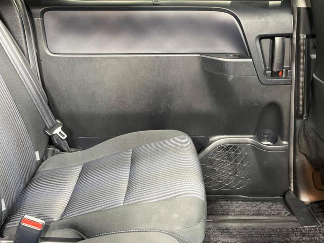 ヴォクシー ＺＳ　煌ＩＩ　禁煙車　両側電動ドア　ＳＤナビ　１２型後席モニター　バックカメラ　衝突被害軽減システム　スマートキー　ＬＥＤヘッド　ビルトインＥＴＣ　純正１７インチアルミ　車線逸脱警報　オートライト　デュアルエアコン（46枚目）