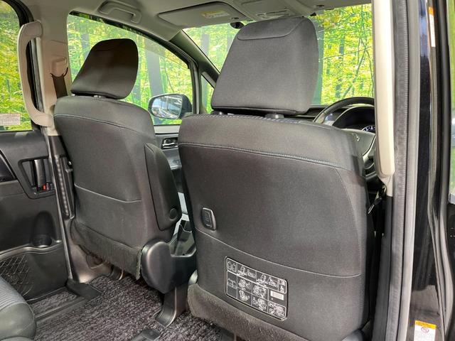 ヴォクシー ＺＳ　煌ＩＩ　禁煙車　両側電動ドア　ＳＤナビ　１２型後席モニター　バックカメラ　衝突被害軽減システム　スマートキー　ＬＥＤヘッド　ビルトインＥＴＣ　純正１７インチアルミ　車線逸脱警報　オートライト　デュアルエアコン（53枚目）