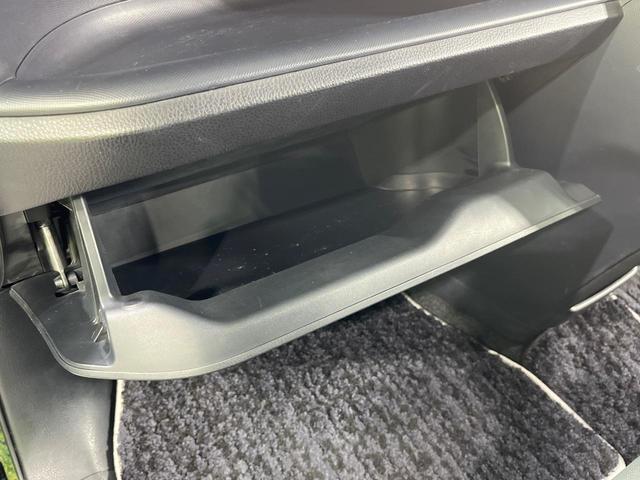 ヴォクシー ＺＳ　煌ＩＩ　禁煙車　両側電動ドア　ＳＤナビ　１２型後席モニター　バックカメラ　衝突被害軽減システム　スマートキー　ＬＥＤヘッド　ビルトインＥＴＣ　純正１７インチアルミ　車線逸脱警報　オートライト　デュアルエアコン（57枚目）