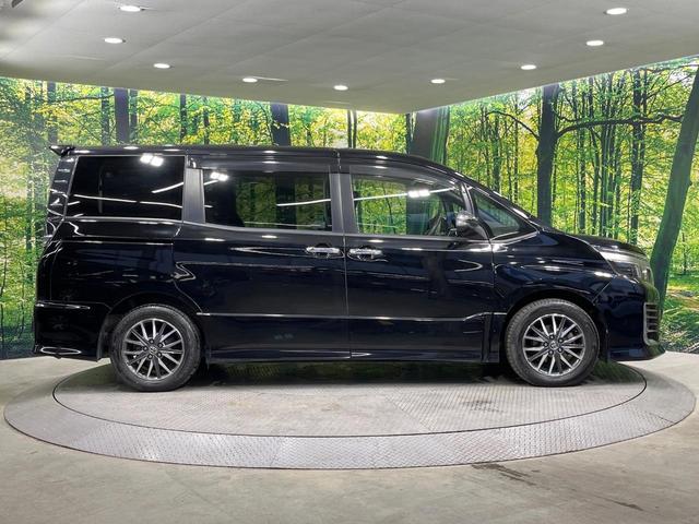 ヴォクシー ＺＳ　煌ＩＩ　禁煙車　両側電動ドア　ＳＤナビ　１２型後席モニター　バックカメラ　衝突被害軽減システム　スマートキー　ＬＥＤヘッド　ビルトインＥＴＣ　純正１７インチアルミ　車線逸脱警報　オートライト　デュアルエアコン（62枚目）