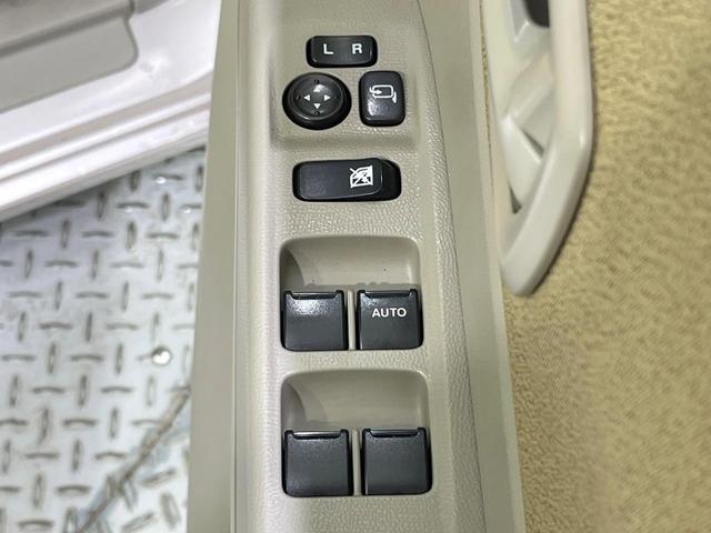 �y�d���i�[�~���[�z�T�C�h�~���[�͓d���i�[���ƂȂ��Ă���A�������ԏ�ł��L�Y�������X�N��}�����܂��B