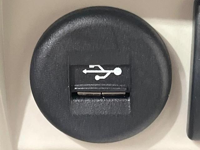 アルトラパン Ｘ　禁煙車　純正ナビ　全周囲カメラ　ＥＴＣ　Ｂｌｕｅｔｏｏｔｈ　衝突被害軽減システム　シートヒーター　スマートキー　ＨＩＤヘッドライト　純正１４インチアルミ　オートライト　オートエアコンＣＤ　ＤＶＤ再生（32枚目）