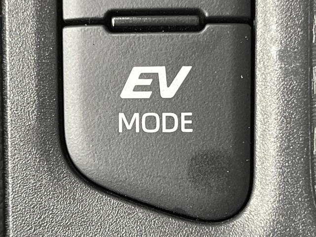 ヤリスクロス ハイブリッドＺ　アドベンチャー　禁煙車　純正８型ＤＡ　全周囲カメラ　衝突被害軽減システム　レーダークルーズ　ハンズフリー電動リアゲート　パワーシート　シートヒーター　ドラレコ　コーナーセンサー　ＬＥＤヘッド　ＥＴＣ　合皮シート（41枚目）