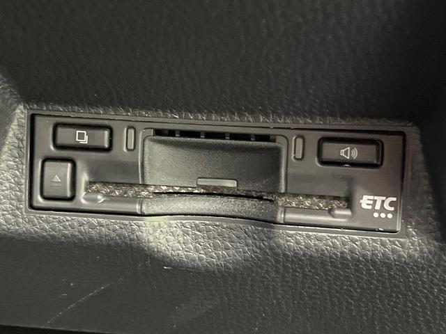 ヤリスクロス ハイブリッドＺ　アドベンチャー　禁煙車　純正８型ＤＡ　全周囲カメラ　衝突被害軽減システム　レーダークルーズ　ハンズフリー電動リアゲート　パワーシート　シートヒーター　ドラレコ　コーナーセンサー　ＬＥＤヘッド　ＥＴＣ　合皮シート（64枚目）